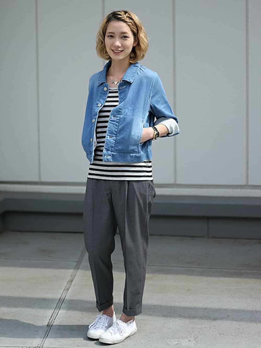 「デニムジャケット、スラックス、ボーダートップス、G ジャン、春コーデ、SUPERGA」｜「And Aのダメージ Lo (SUPERGA)（スニーカー、ホワイト系）」を使った、わかさん（レディース・160cm）の春コーディネートの1枚目の写真