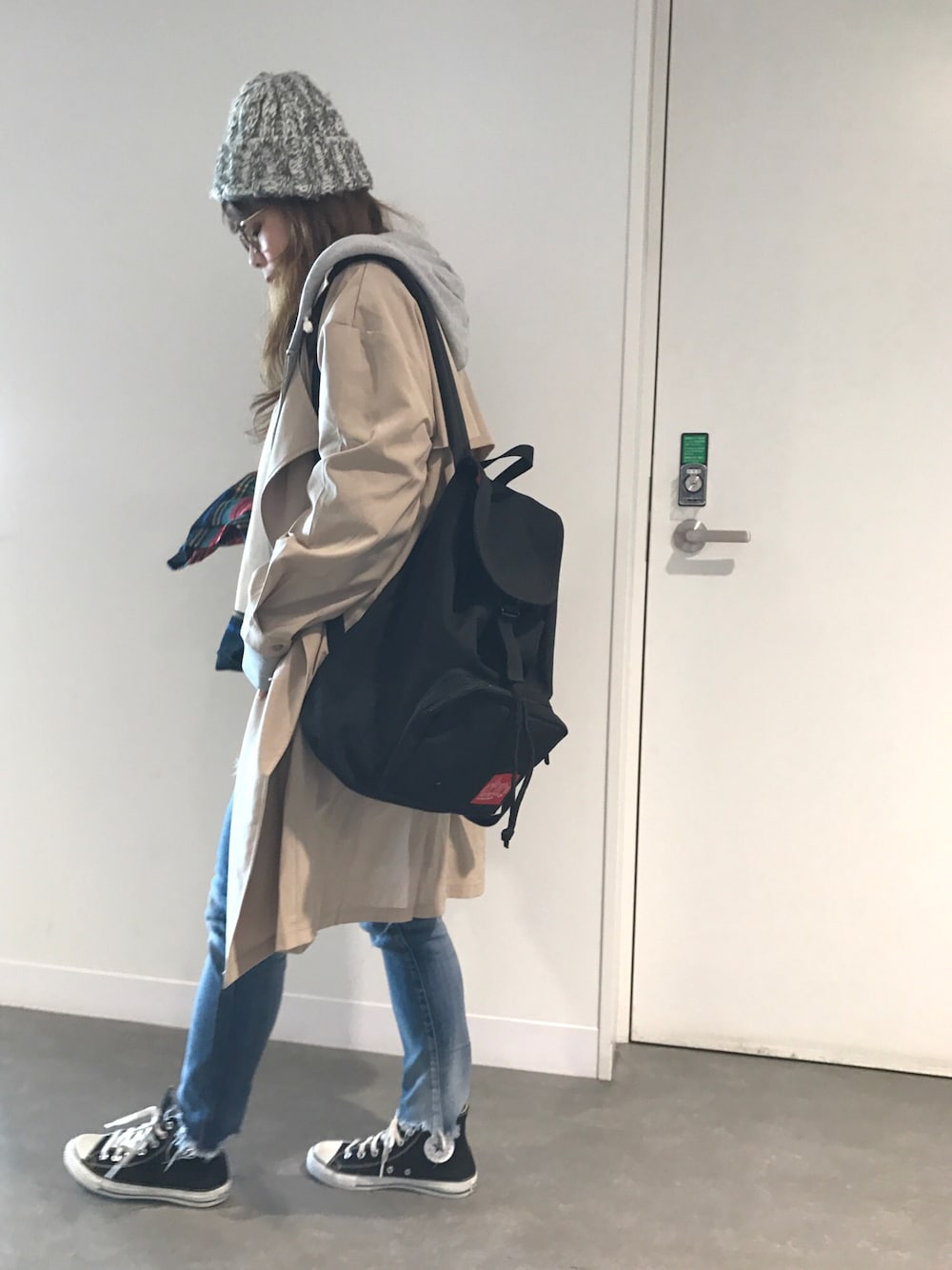 「カジュアル、大人カジュアル、converse、ニットキャップ、リュック、パーカー、みんなへ感謝♡、アダルトおカワたん部、ハイカットスニーカー、ママコーデ」｜「Manhattan Portageの【ONLINE STORE限定】Dakota Backpack -ダコタバックパック-（バックパック/リュック、ブラック系）」を使った、Rabi*さん（レディース・158cm）の秋コーディネートの1枚目の写真