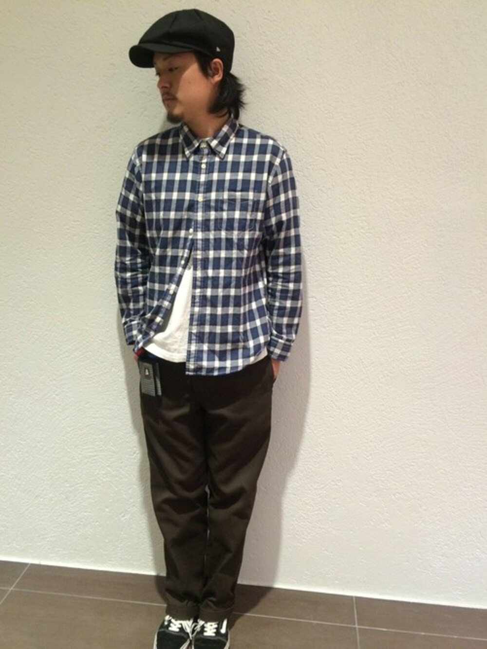 「チェックシャツ、NEWERA、キャスケット、梅田、ルクア、ONSPOTZ、ｵﾝｽﾎﾟｯﾂ」｜「EK BY NEW ERAのThe New Era EK Collection EK GATSBY WOOL BLACK（キャスケット、ブラック系）」を使った、ONSPOTZ_STAFFさん（メンズ・175cm）の秋コーディネートの1枚目の写真