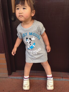 「UNIQLO（ユニクロ）のアイテム（Tシャツ/カットソー、シルバー系）」を使った、icchanaさん（キッズ・110cm）の夏コーディネート