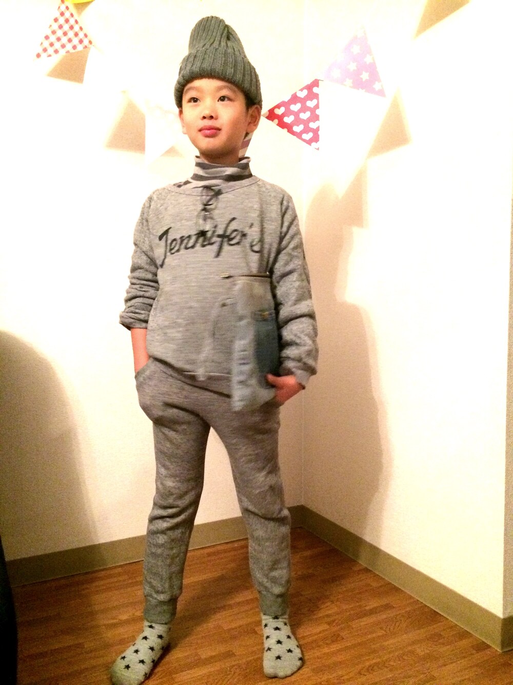 「カジュアルコーデ、おとこのこ、kids、グレー、スウエット、オレ流、イイね♡あざます」｜「LeeのLEE OVERALL POUCH（クラッチバッグ、ブルー系）」を使った、hiro0813さん（キッズ・133cm）の秋コーディネートの1枚目の写真