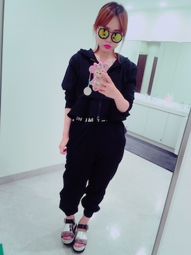 「HONEY MI HONEY（ハニーミーハニー）のアイテム（Hoodies、ブラック系）」を使った、堀田アキノさん（レディース・158cm）の春コーディネート