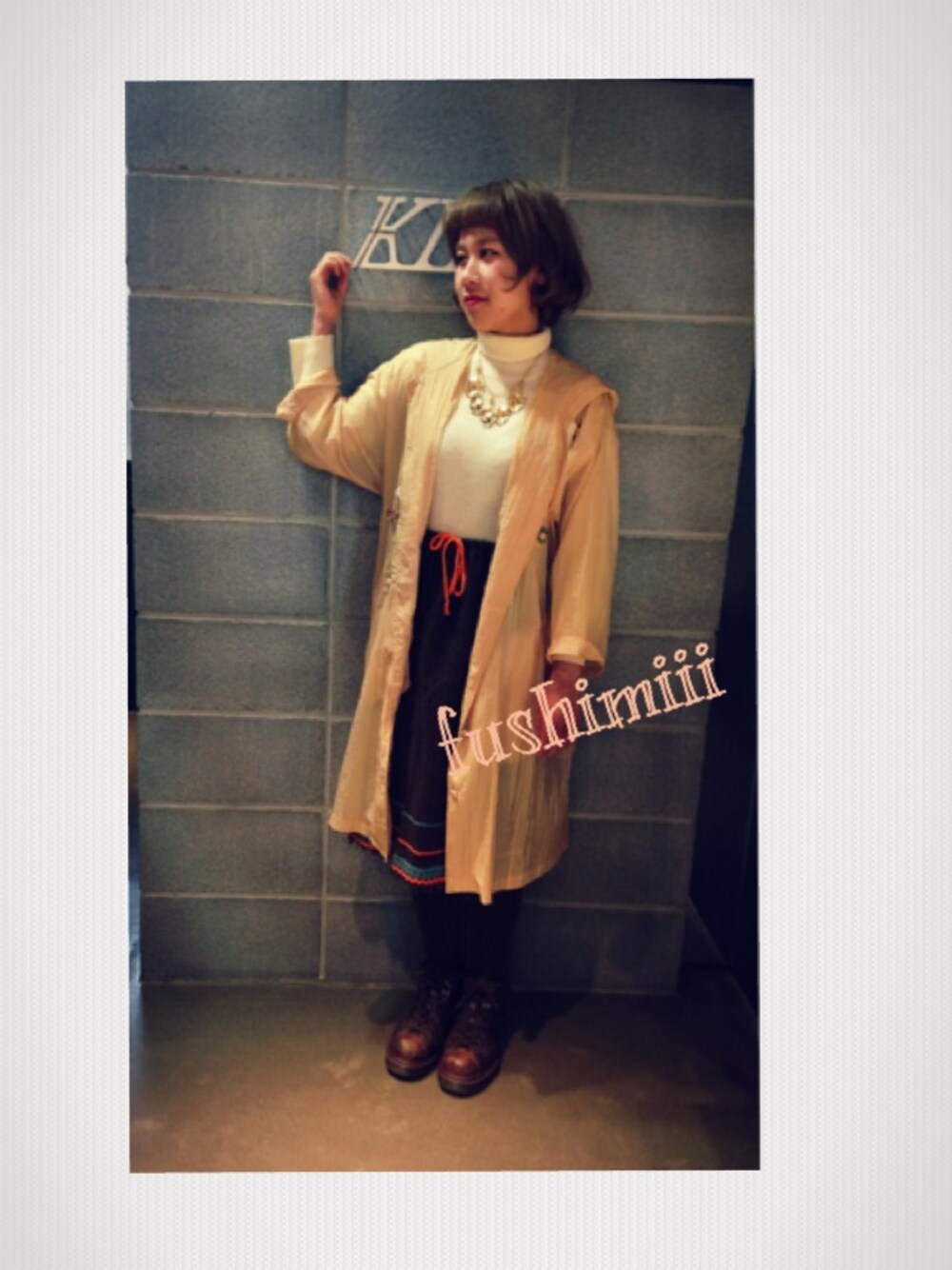 「スカート、Dr.Martens、タートルネックニット」｜「Dr.martens（ブーツ、ブラウン系）」を使った、ふしみさん（レディース・158cm）の冬コーディネートの1枚目の写真
