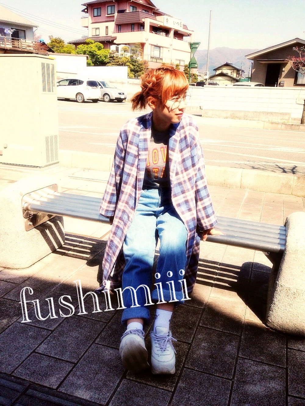 「ガウン、三つ編み、PUMA」｜「アイテム（ヘアゴム、ゴールド系）」を使った、ふしみさん（レディース・158cm）の春コーディネートの1枚目の写真