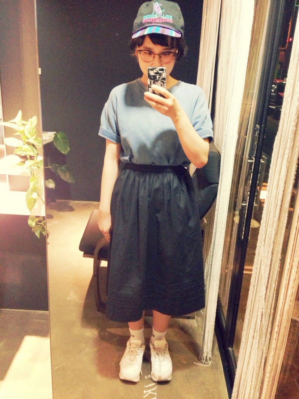 「古着、キャップ、used mix、お気に入りのTシャツ」｜「アイテム（キャップ、ブラック系）」を使った、ふしみさん（レディース・158cm）の春コーディネートの1枚目の写真