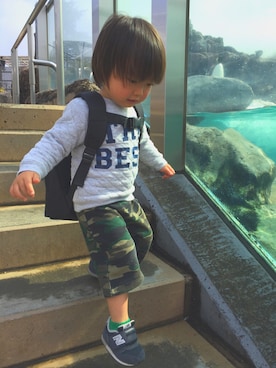 「abcd（ナシ）のアイテム（バックパック/リュック）」を使った、リゅーきさん（キッズ・80cm）の春コーディネート