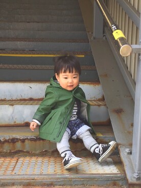 「柄×柄」｜「アイテム（ミリタリージャケット）」を使った、kanwill44さん（キッズ・80cm）の春コーディネート
