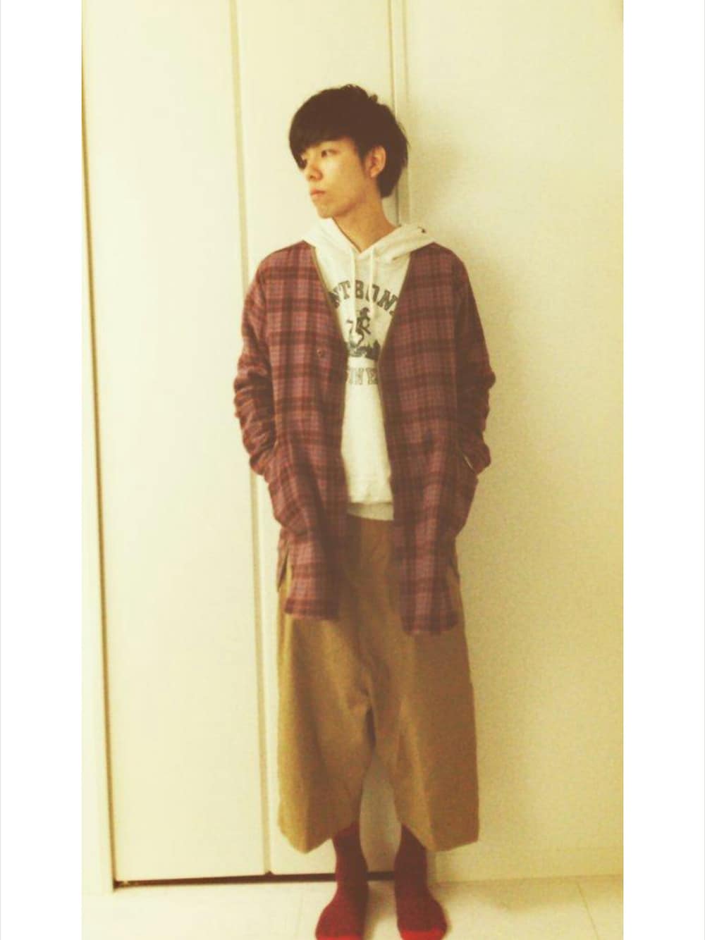 「ワイドパンツ、dulcamara、サルエル、Champion、チェック、パーカ」｜「VOOのLONG LONG V・AW（カーディガン/ボレロ、ベージュ系）」を使った、うっちさん（メンズ・171cm）の冬コーディネートの1枚目の写真