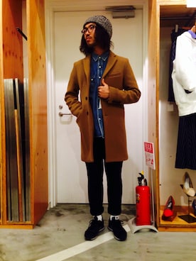 「アイテム（チェスターコート、イエロー系）」を使った、戸村 泰輔さん（メンズ・172cm）の冬コーディネート