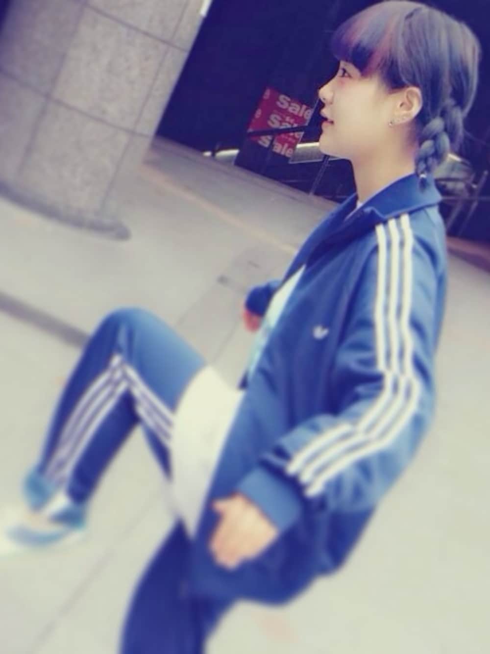 「adidasのセットアップ（その他、ブルー系）」を使った、まいかさん（レディース・152cm）の冬コーディネートの1枚目の写真