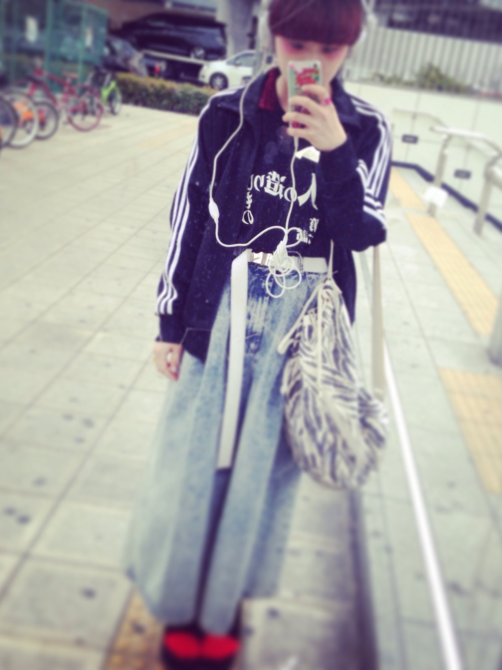 「エヴァティシャツ
（Tシャツ/カットソー、ブラック系）」を使った、まいかさん（レディース・152cm）の春コーディネートの1枚目の写真