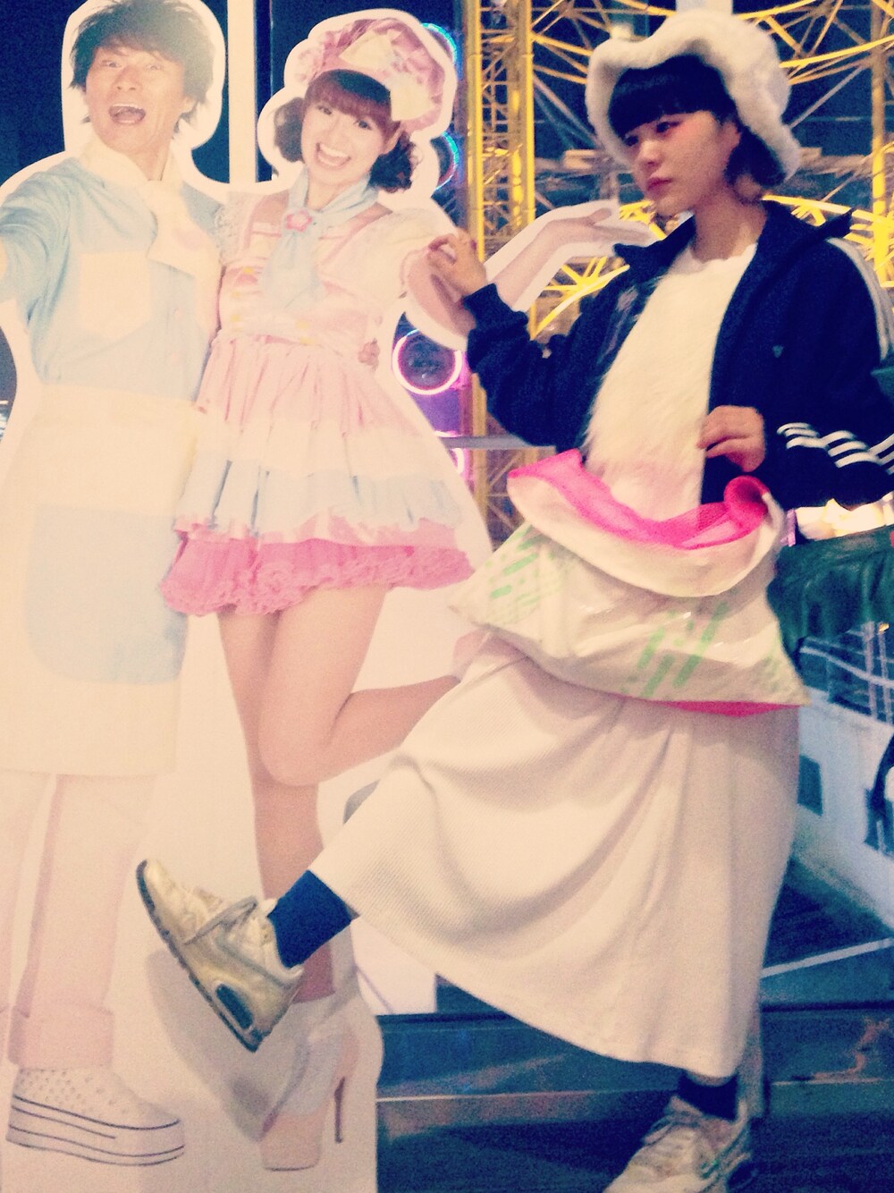 「iのアイテム（ハット、ホワイト系）」を使った、まいかさん（レディース・152cm）の秋コーディネートの1枚目の写真