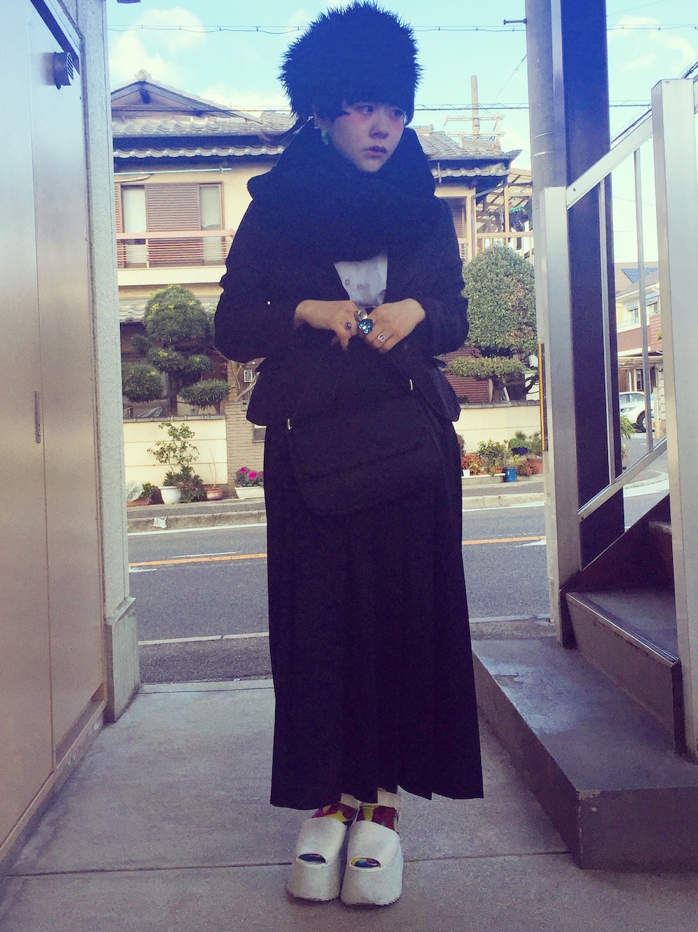 「COMME des GARCONSのアイテム（スカート、ブラック系）」を使った、まいかさん（レディース・152cm）の冬コーディネートの1枚目の写真