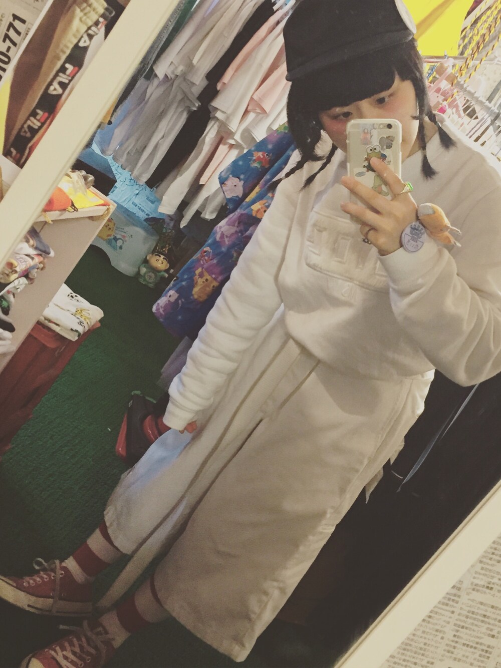 「TTTのアイテム（スウェット、ホワイト系）」を使った、まいかさん（レディース・152cm）の春コーディネートの1枚目の写真