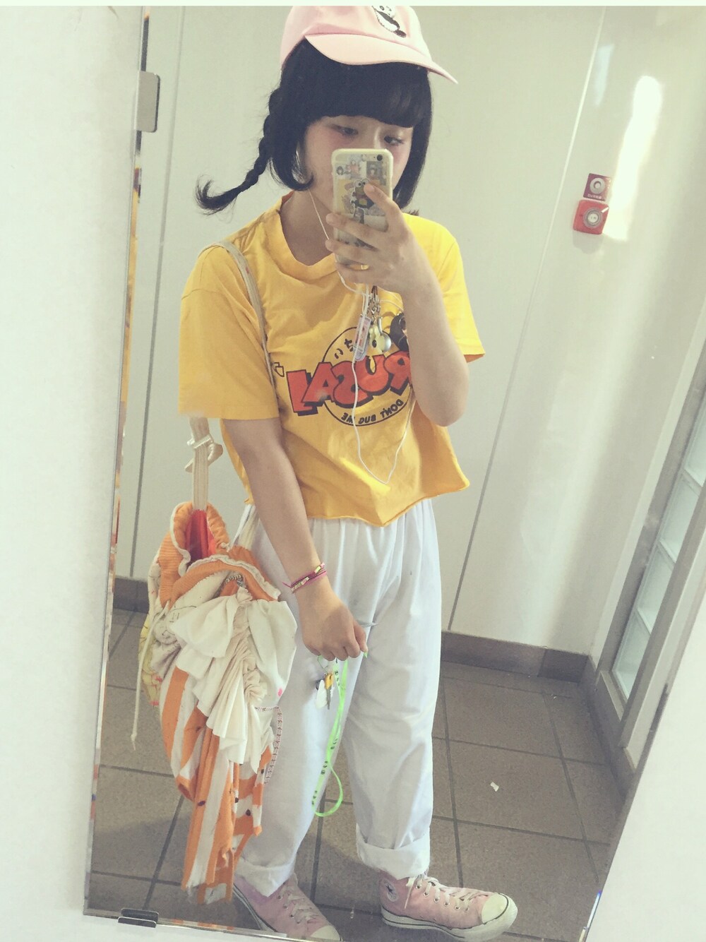 「ぐんじゆうすけのアイテム（トートバッグ、オレンジ系）」を使った、まいかさん（レディース・152cm）の秋コーディネートの1枚目の写真