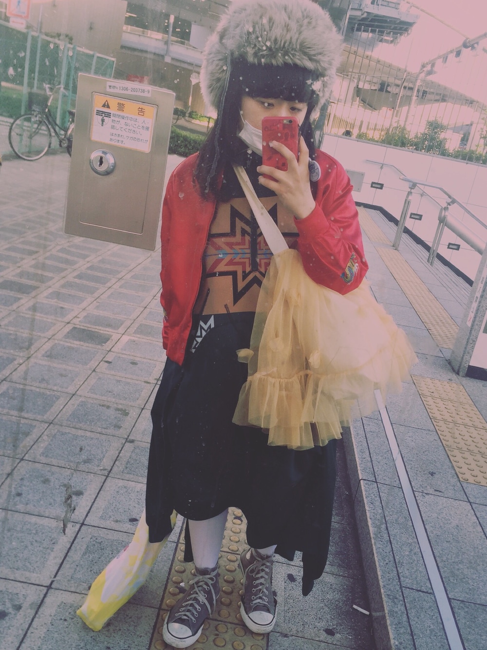 「ファー帽子、ノゾミイシグロ、コンバース」｜「NOZOMI ISHIGUROのアイテム（ワンピース、グリーン系）」を使った、まいかさん（レディース・152cm）の秋コーディネートの1枚目の写真