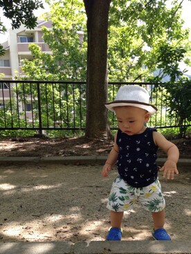 「petit main（プティマイン）のアイテム（その他パンツ、ホワイト系）」を使った、s.u.m.さん（キッズ）の夏コーディネート