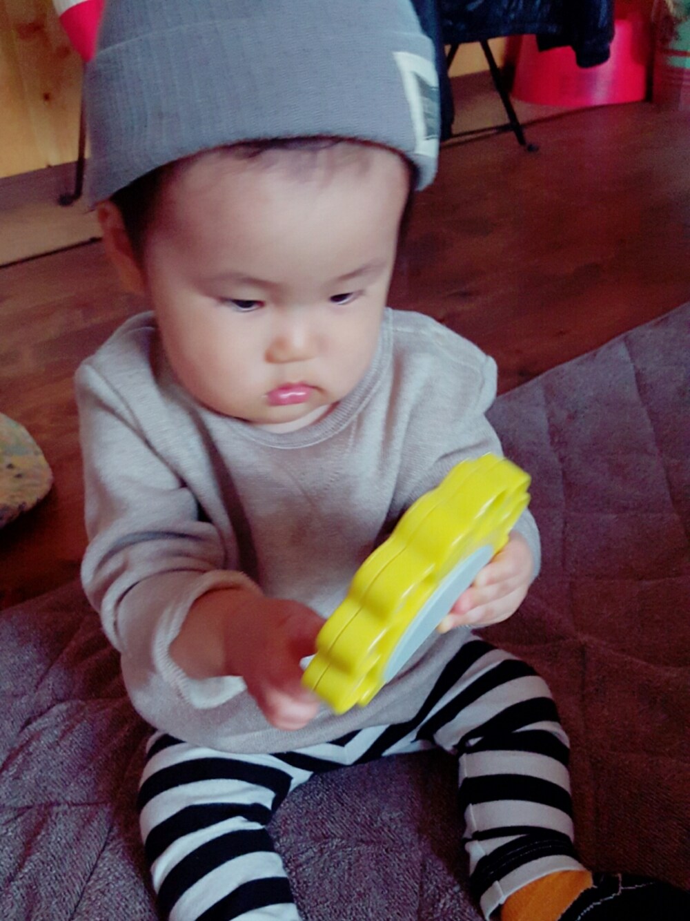 「秋のコーデ、男の子、０歳、ニット帽、シンプル」｜「Birthdayのアイテム（トップス、ベージュ系）」を使った、TESSHOさん（キッズ・80cm）の秋コーディネートの1枚目の写真