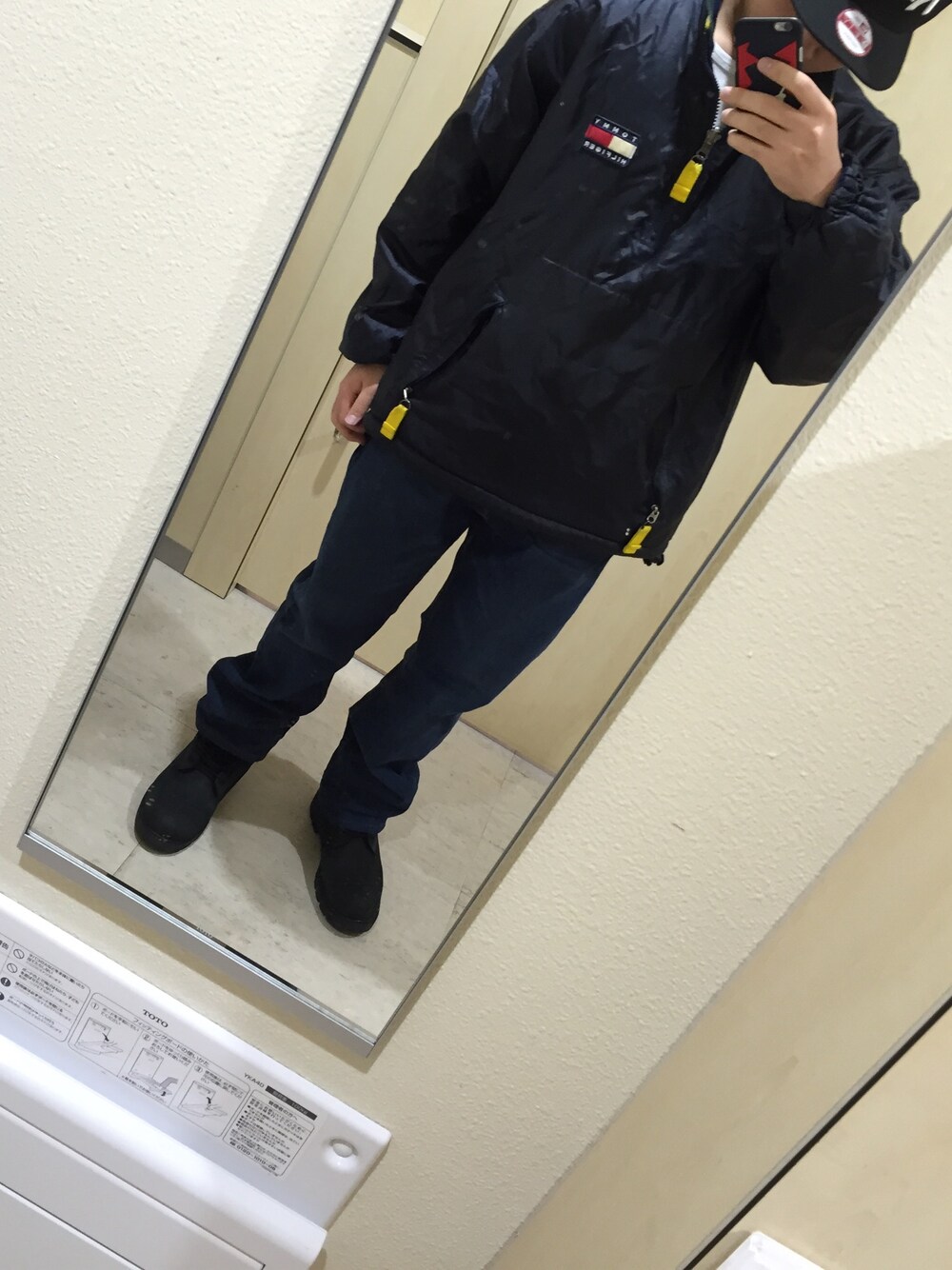 「90’s、Timberland」｜「TOMMYのアイテム（カバーオール、ブラック系）」を使った、もじろう(もじ馬)さん（メンズ・170cm）の冬コーディネートの1枚目の写真