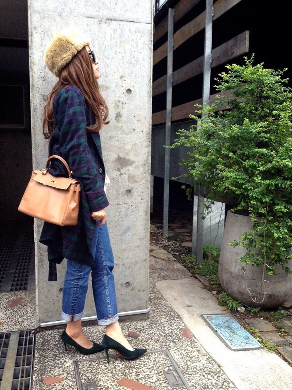 「デニム、LIFE's#203、TODAYFUL、LIFE's」｜「TODAYFULのチェックガウン（その他アウター、グリーン系）」を使った、Piさん（レディース・165cm）の秋コーディネートの1枚目の写真