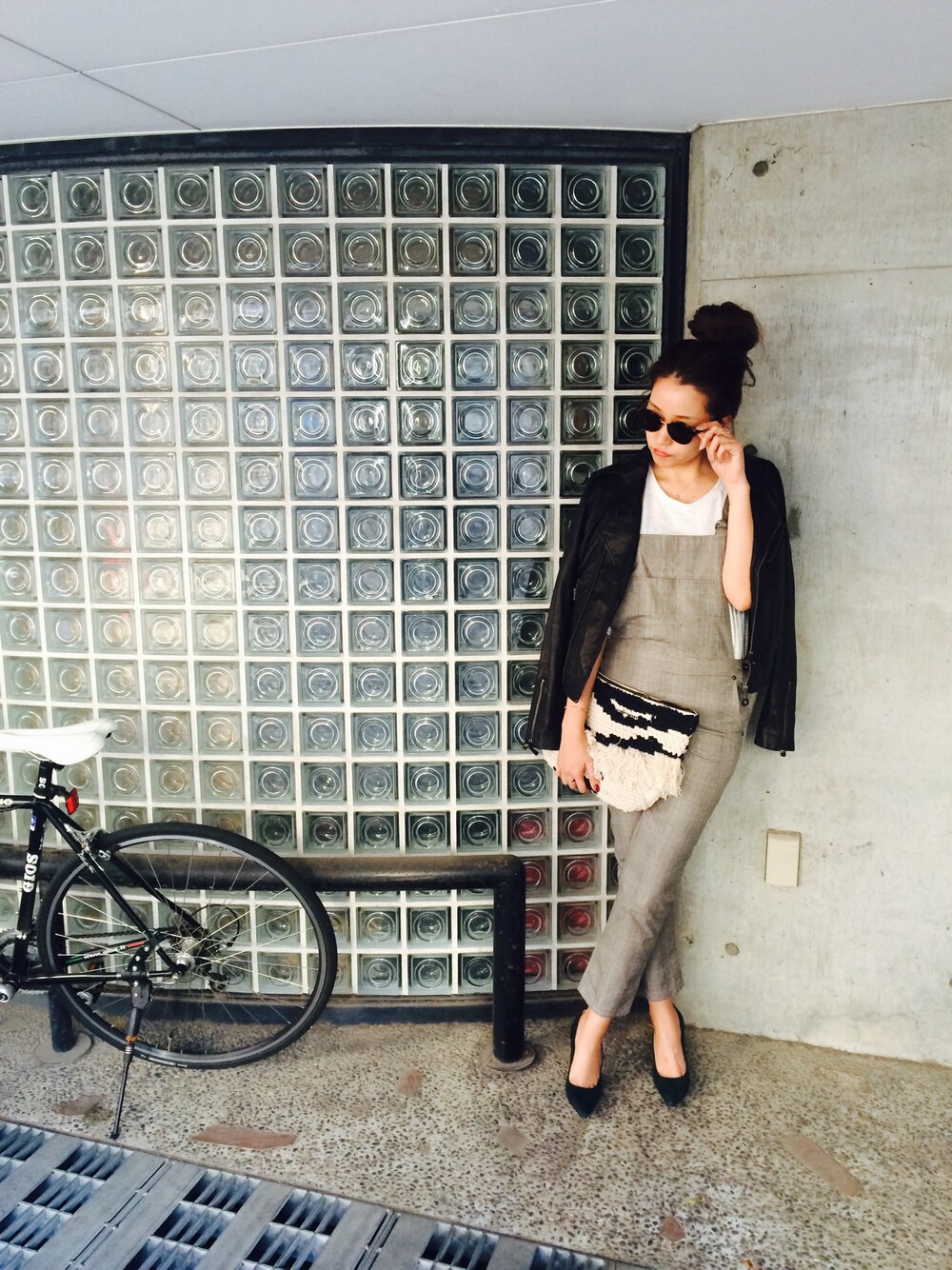 「TODAYFUL、LIFE's#203、LIFEs、サロペット、サロペットコーデ」｜「TODAYFULのチェックサロペット（つなぎ/オールインワン、ブラック系）」を使った、Piさん（レディース・165cm）の秋コーディネートの1枚目の写真