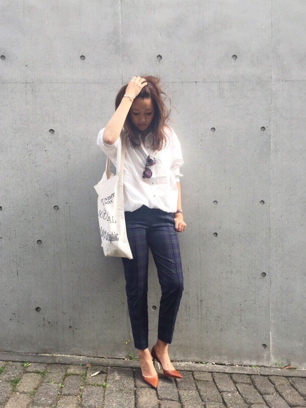「TODAYFUL、LIFE's#203、チェックパンツ」｜「TODAYFULのハーフスリーブシャツワンピース（ワンピース、ホワイト系）」を使った、Piさん（レディース・165cm）の春コーディネートの1枚目の写真