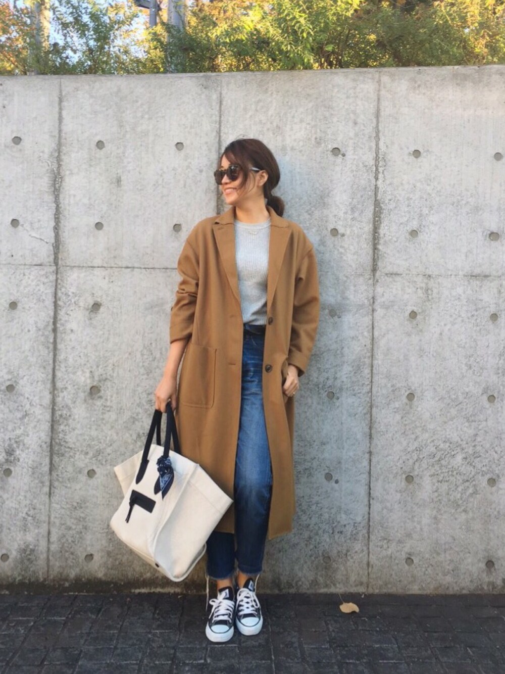 「TODAYFUL、CELINE、デニム、ニット」｜「TODAYFULのアイテム（チェスターコート、ブラウン系）」を使った、Piさん（レディース・165cm）の冬コーディネートの1枚目の写真