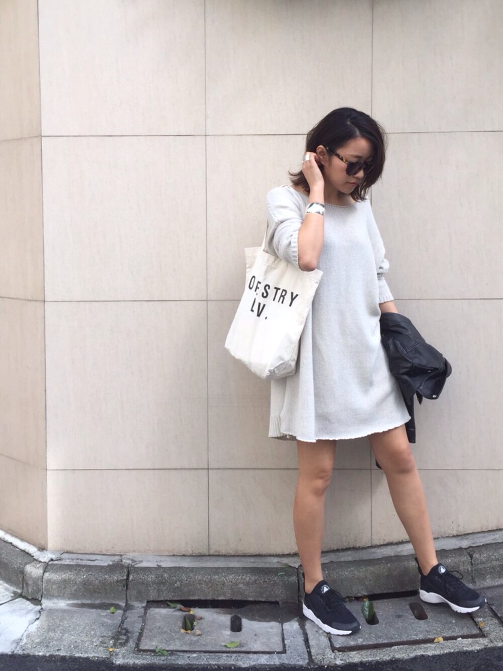 「カジュアルコーデ、TODAYFUL」｜「TODAYFULのニットラフワンピース（ワンピース、ベージュ系）」を使った、Piさん（レディース・165cm）の春コーディネートの1枚目の写真