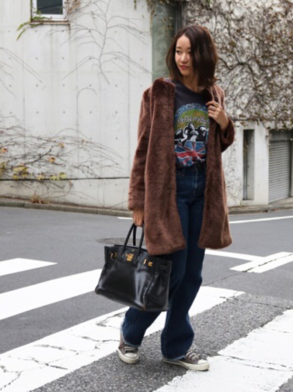「ootd、アウター、カジュアル、デニム、TODAYFUL」｜「TODAYFULのカラーレスファーコート（その他アウター、ブラウン系）」を使った、Piさん（レディース・165cm）の秋コーディネートの1枚目の写真