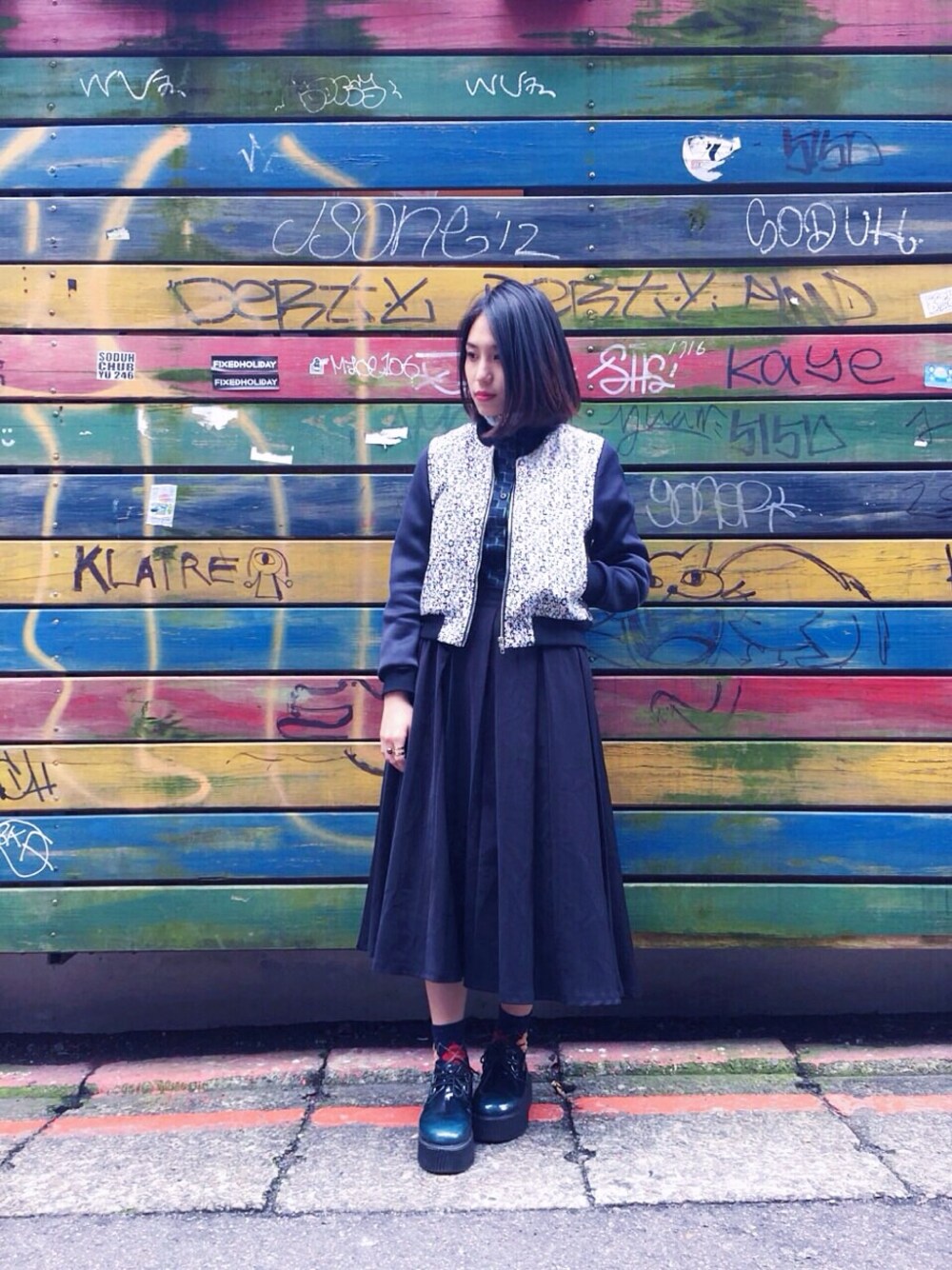 「太空棉、ORENDA、Planet、black、street、ootd、棒球外套」｜「ORENDAの印花拼接棒球外套（スタジャン、ブラック系）」を使った、劉桂彣さん（レディース・160cm）の春コーディネートの1枚目の写真