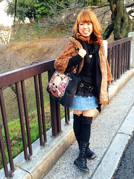 「アイテム（デニムスカート）」を使った、高橋 恵【KENJE】さん（レディース・158cm・20代）の冬コーディネート