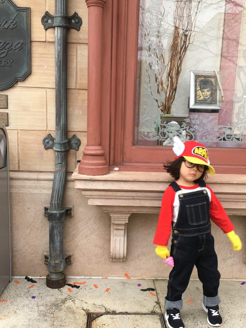 「WEAR HALLOWEEN 2016、ハロウィン、halloween、kids、おんなのこ、オーバーオール」｜「petit mainのベーシックデニムサロペット（サロペット/オーバーオール、ブルー系）」を使った、kahoooさん（キッズ・100cm）の秋コーディネートの1枚目の写真