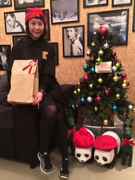 「red」｜「アイテム（ニットキャップ/ビーニー）」を使った、Christy Wongさん（レディース・160cm）の冬コーディネート