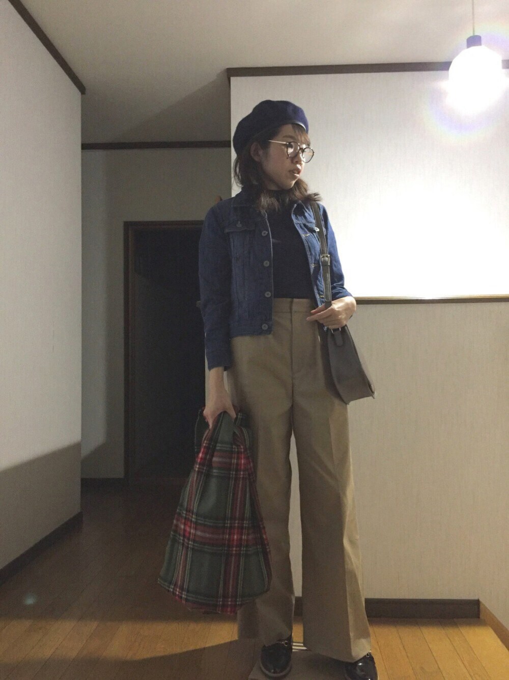 「大人カジュアル、秋コーデ、ベレー帽、ベレー帽×メガネ、UNIQLO、GU、デニムジャケット、ビットローファー、映画、ベレー帽推奨委員会」｜「Casseliniのベルト付きウールベレー（ハンチング/ベレー帽、ブルー系）」を使った、asaMi◡̈⃝⋆*さん（レディース・162cm）の秋コーディネートの1枚目の写真