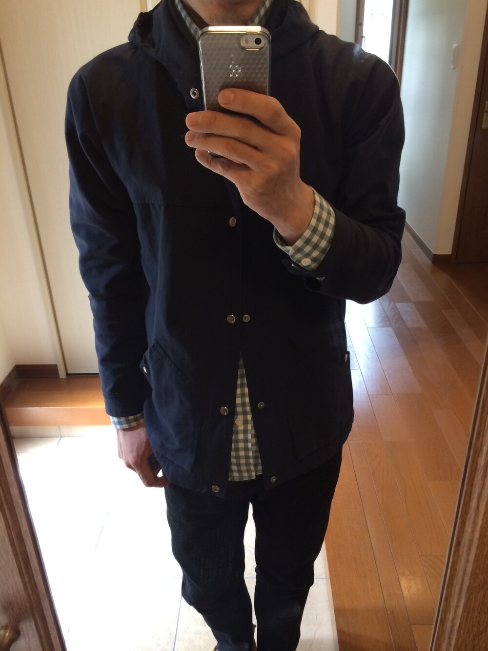 「UNIQLO、YAECA」｜「YAECAのアイテム（ナイロンジャケット、ブルー系）」を使った、Kanoさん（メンズ・172cm）の春コーディネートの1枚目の写真