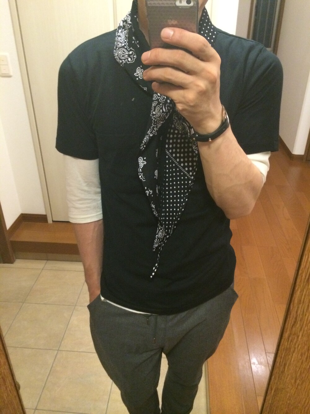 「nonnative、モノトーン、SASQUATCHfabrix、シンプルコーデ、FACTOTOUM」｜「SASQUATCHfabrix.のPAISLEY×DOT SCAFE TEE SHIRTS（Tシャツ/カットソー、ブラック系）」を使った、Kanoさん（メンズ・172cm）の春コーディネートの1枚目の写真