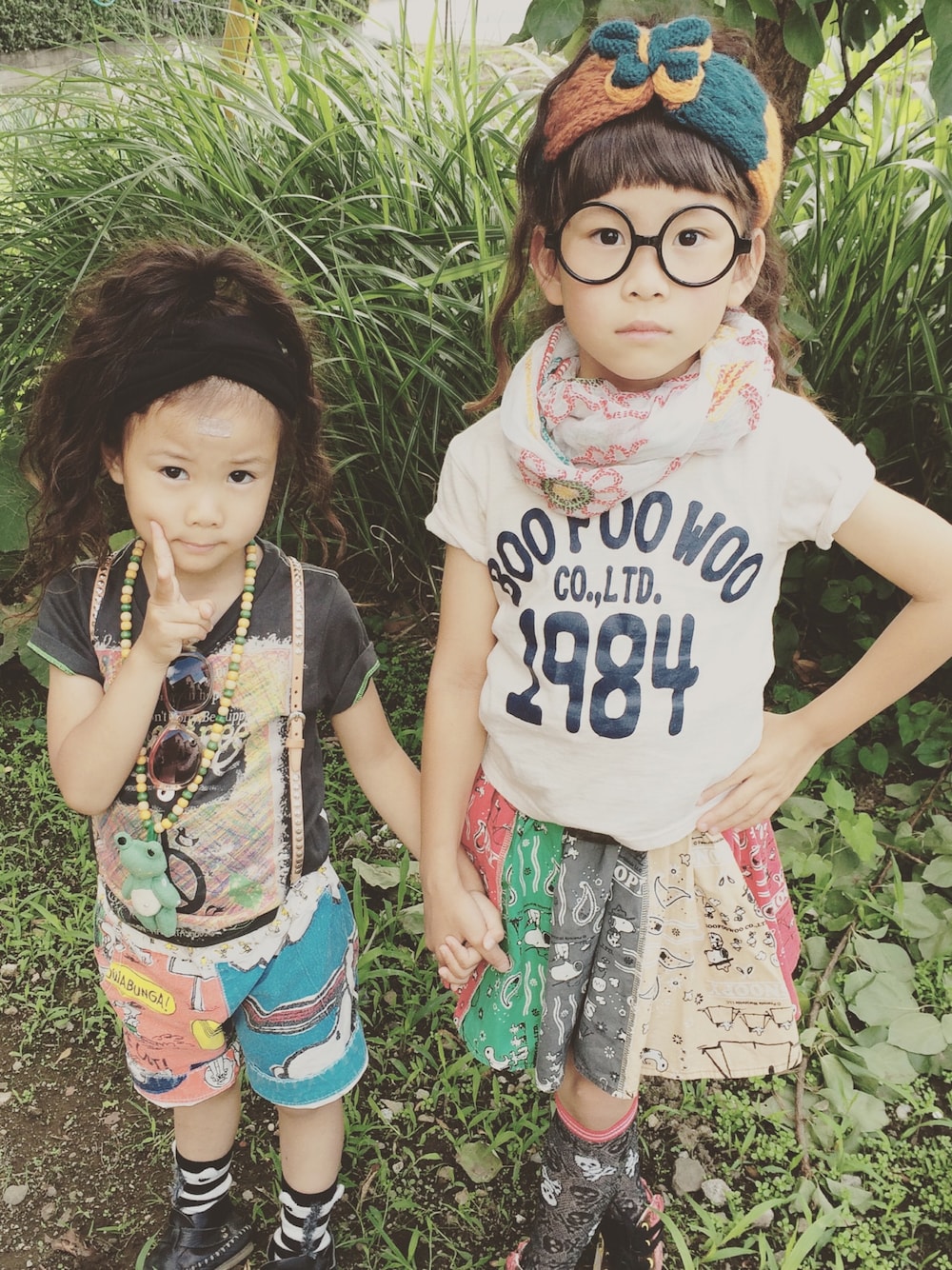 ベージュ系のTシャツ/カットソー、その他のスカート、その他のシューズを着用したキッズの夏コーディネートの1枚目の写真