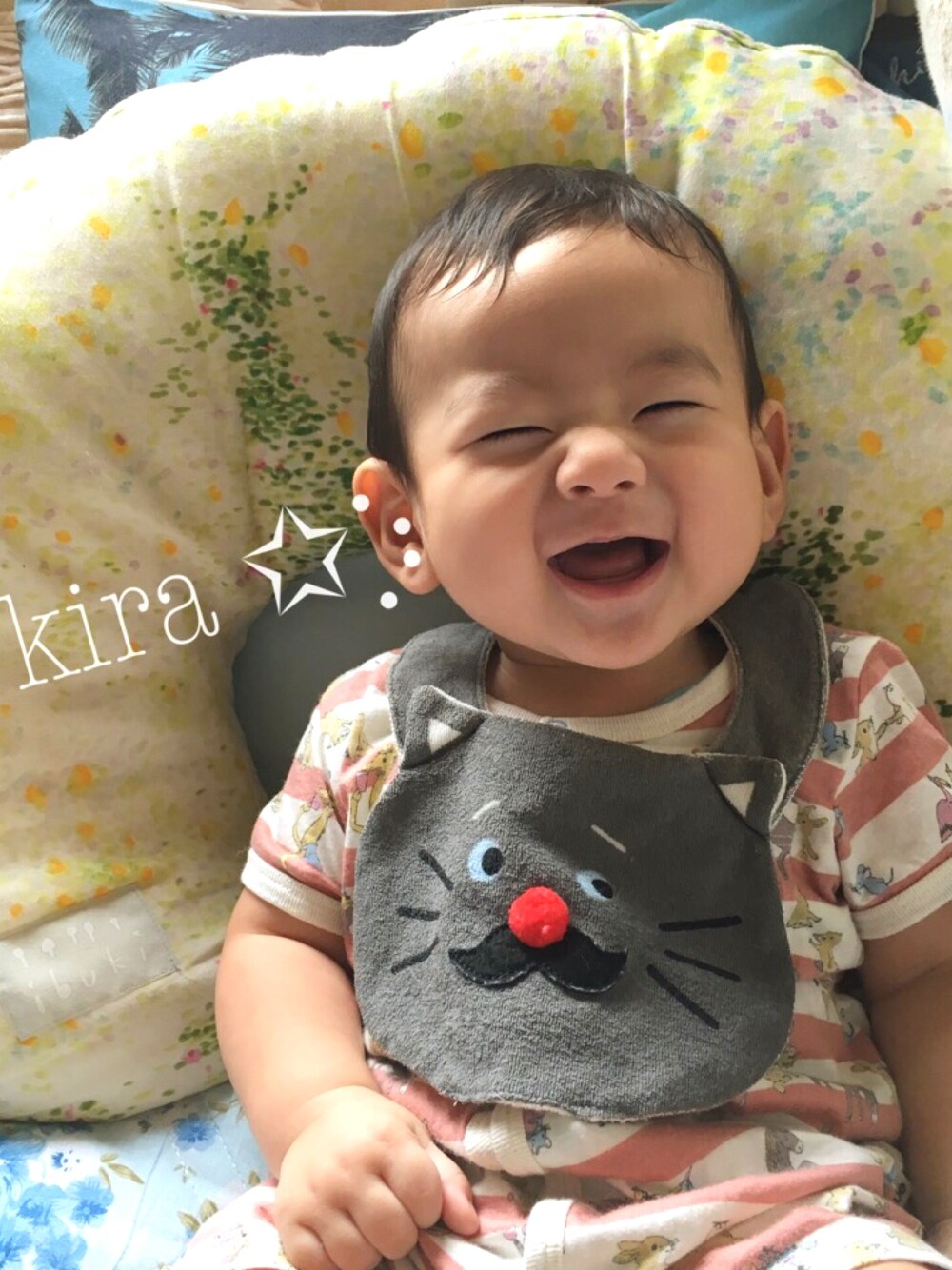 「赤ちゃん、赤ちゃんコーデ、ベビー、ベビーコーデ、男の子、ルームウェア、パジャマ」｜「gelato pique Baby＆Kidsのアニマルボーダーbabyロンパース（ルームウェア/パジャマ、レッド系）」を使った、KIRAさん（キッズ・70cm）の秋コーディネートの1枚目の写真