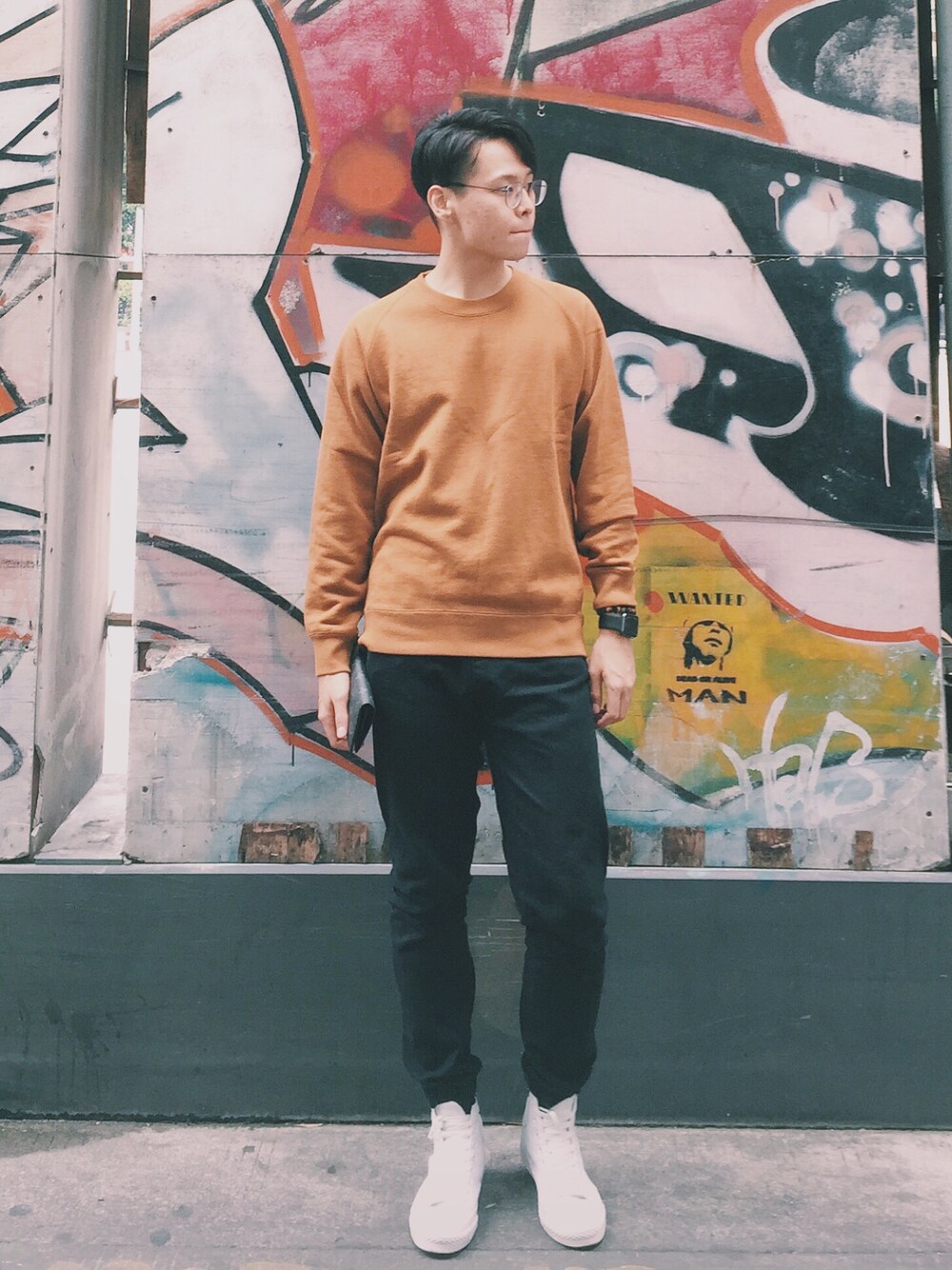 「sneakers、streetstyle、STYLE、Everydaywear」｜「UNIQLOのアイテム（カーディガン/ボレロ、オレンジ系）」を使った、MrGaryzhanさん（メンズ・180cm）の秋コーディネートの1枚目の写真
