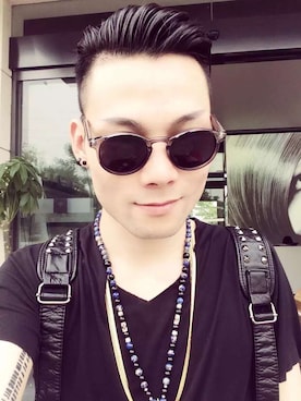 「SAINT LAURENT PARIS（サンローランパリ）のアイテム（Tシャツ/カットソー、ブラック系）」を使った、LEEXIさん（メンズ・180cm）の秋コーディネート
