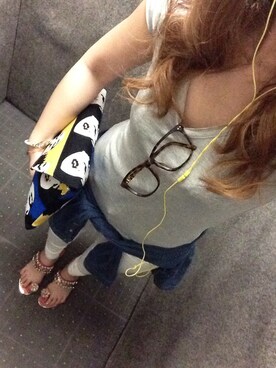 「ROSE BUD（ローズバッド）のアイテム（クラッチバッグ、ブルー系）」を使った、MAHOPIさん（レディース・156cm）の夏コーディネート