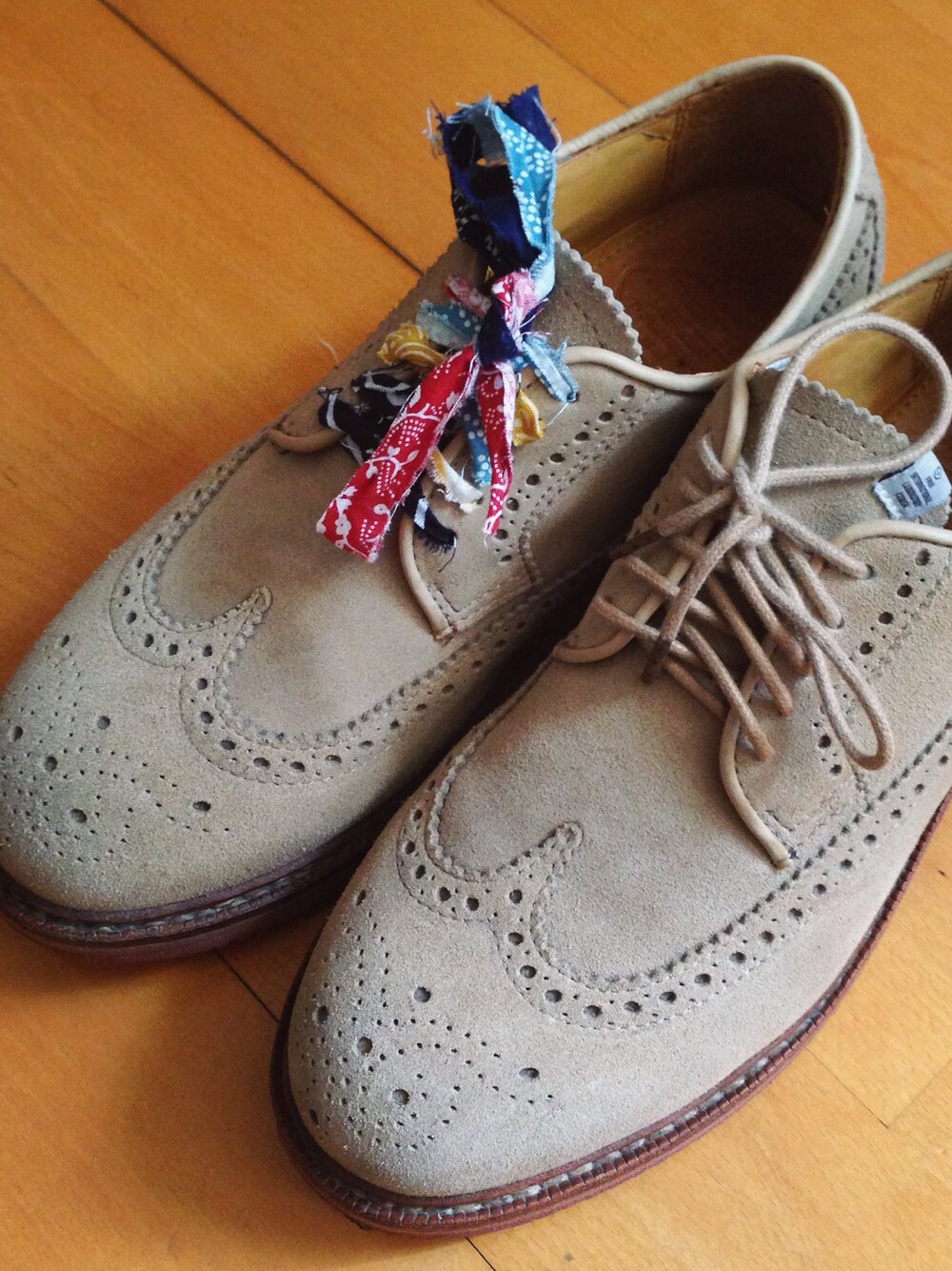 ブラウン系のドレスシューズ、その他のその他を着用したメンズの夏コーディネートの1枚目の写真