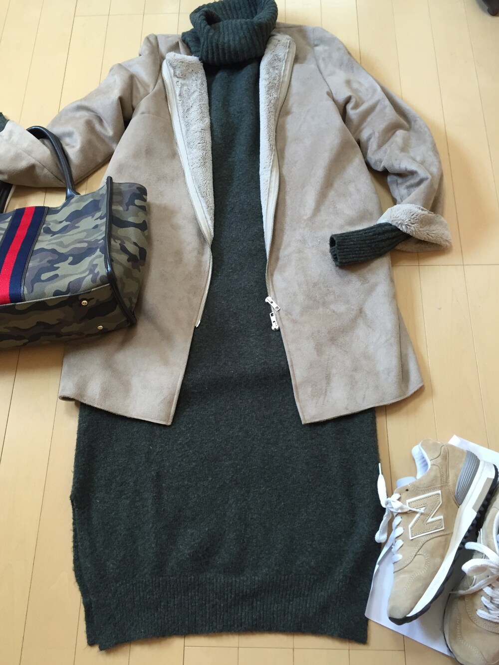 「へザー、ニットワンピース、アンタイトル、ニューバランス、m1400、イッカ」｜「Heatherのアイテム（ワンピース、グリーン系）」を使った、りんりんりんさん（レディース・160cm）の冬コーディネートの1枚目の写真
