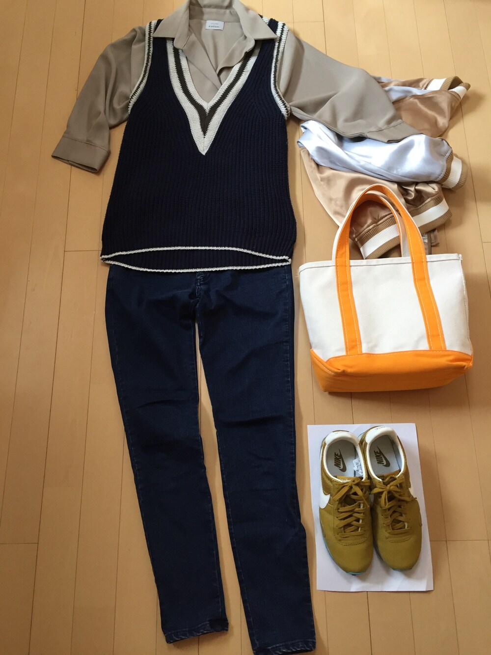 「edist closet、イエナ、へザー、l.l.bean、ナイキ、モントリオール、ニコアンド、スカジャン」｜「edist closetのアイテム（シャツ/ブラウス、ベージュ系）」を使った、りんりんりんさん（レディース・160cm）の春コーディネートの1枚目の写真