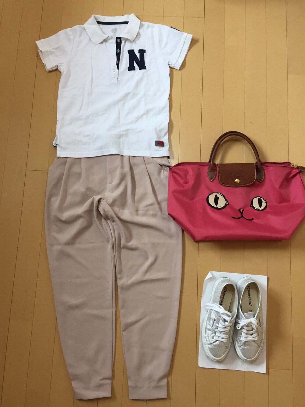 「ユニクロ、ジョガーパンツ、ニューバランス、ポロシャツ、ロンシャン、ミャオ、スペルガ」｜「NEW BALANCEのアイテム（ポロシャツ、ホワイト系）」を使った、りんりんりんさん（レディース・160cm）の夏コーディネートの1枚目の写真