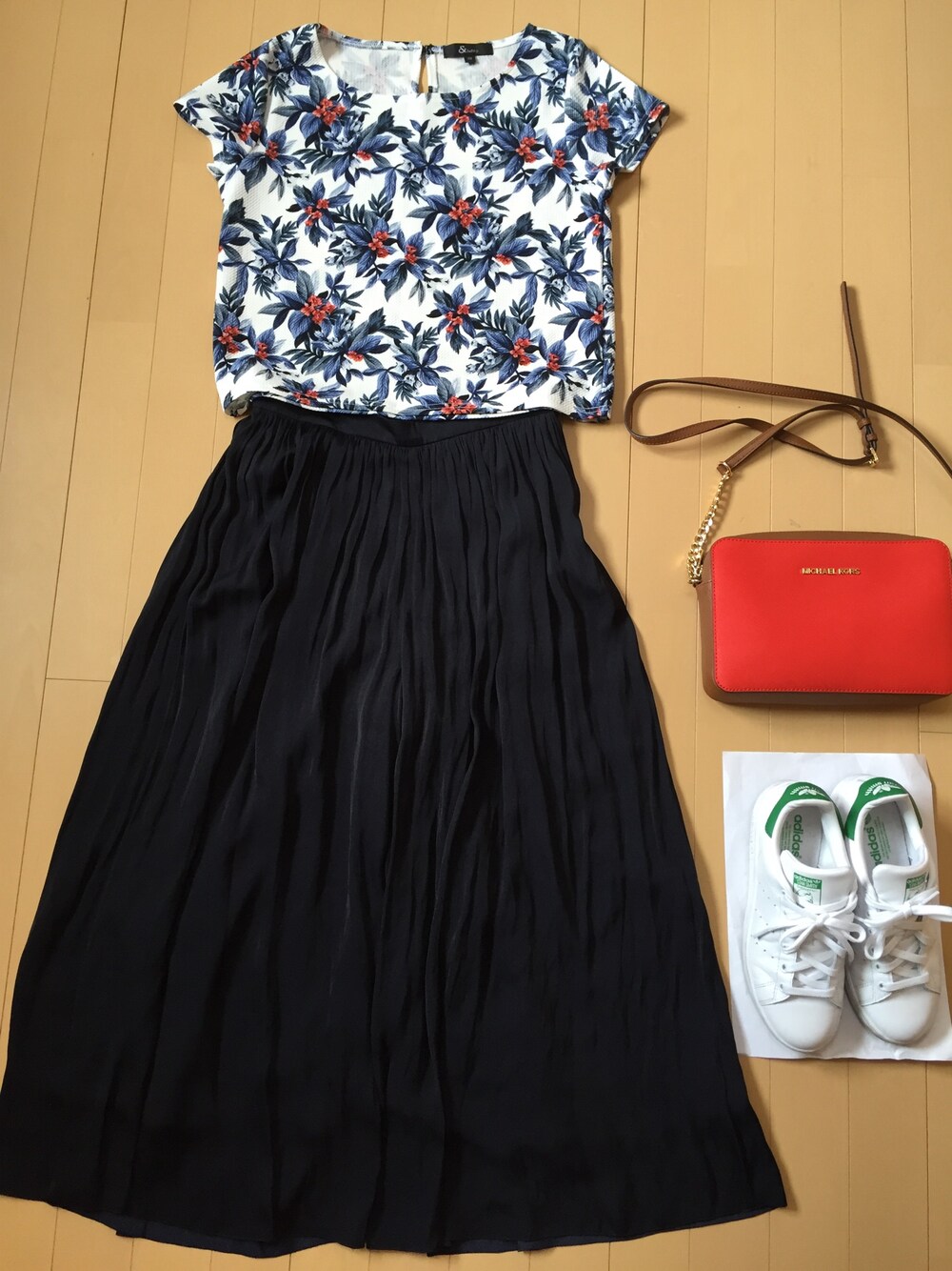 「&by P&D、アンタイトル、スカンツ、マイケルコース、スタンスミス、アディダス、ABC-MART」｜「& by P&Dのアイテム（Tシャツ/カットソー、ホワイト系）」を使った、りんりんりんさん（レディース・160cm）の夏コーディネートの1枚目の写真