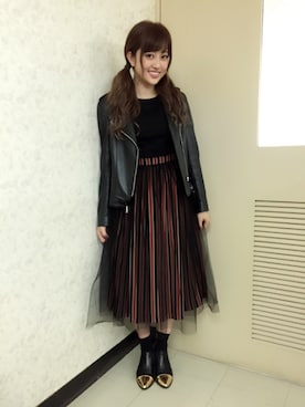 「JW Anderson（ジェイダブリューアンダーソン）のアイテム（ジャケット/アウター）」を使った、菊地亜美さん（レディース・164cm）の秋コーディネート