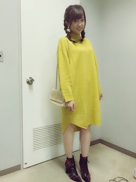 菊地亜美さんの「ラウンドカットニットワンピース」を使ったコーディネート