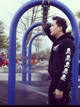 「MSCHF（ミスチーフ）のアイテム」を使った、錒平さん（メンズ・183cm）の夏コーディネート