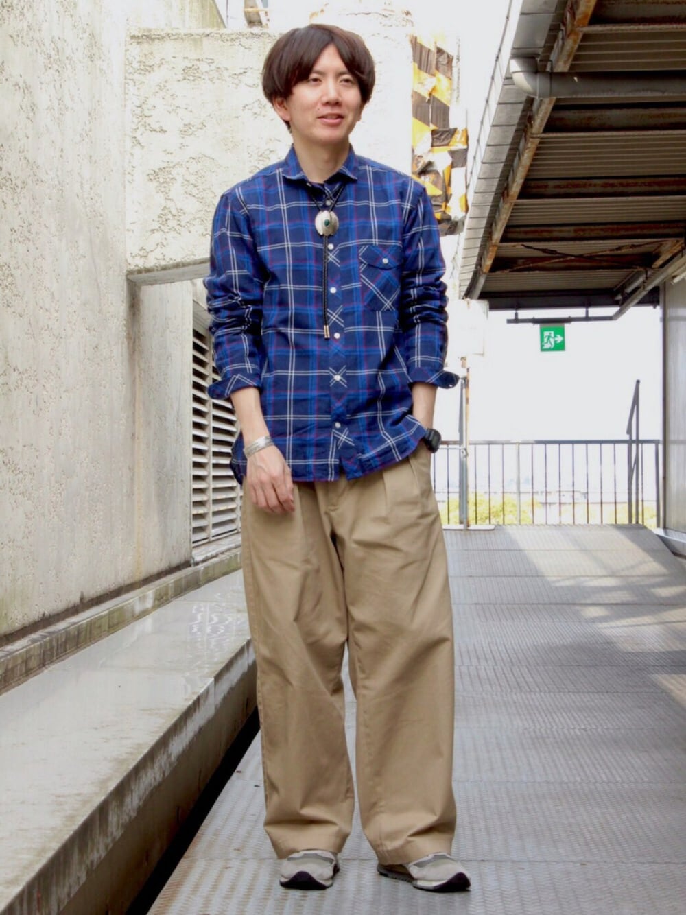 「TOGA、New Balance、ワイドパンツ、シャツスタイル、Junred、クーポン、1000円クーポン」｜「JUNREDのアイテム（シャツ/ブラウス、ブルー系）」を使った、tmkさん（メンズ・168cm）の春コーディネートの1枚目の写真